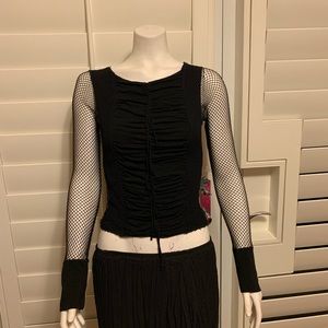 Top with mesh arms